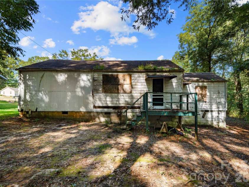 509 Church Street, Dallas, NC 28034.  MLS# CAR4432806, YatesRealty ID 55980. 