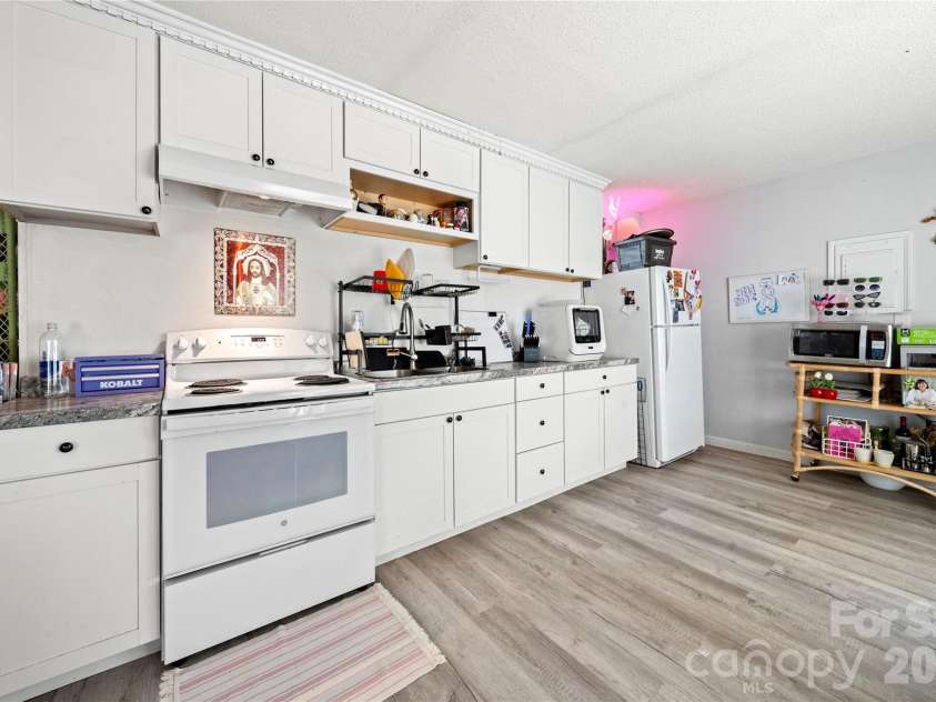 509 Church Street, Dallas, NC 28034.  MLS# CAR4432806, YatesRealty ID 55980. 