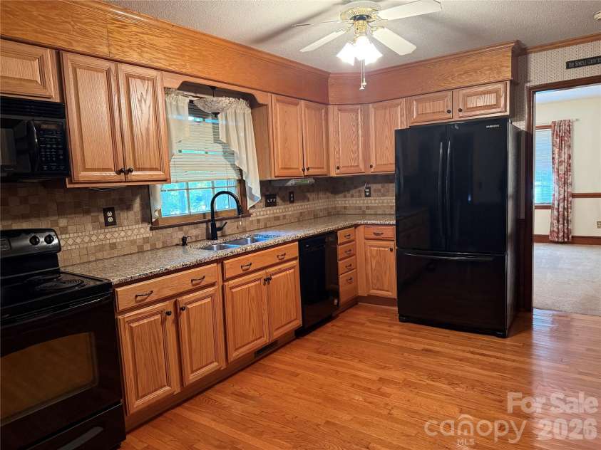 4714 Quail Ridge Drive, Mint Hill, NC 28227.  MLS# CAR4431601, YatesRealty ID 55981. Kitchen