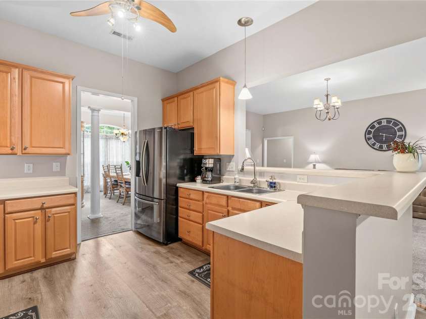 133 Flowering Grove Lane, Mooresville, NC 28115.  MLS# CAR4433429, YatesRealty ID 55982. Kitchen