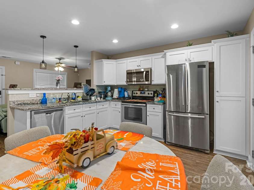 710 Ben Avenue, Kannapolis, NC 28081.  MLS# CAR4429776, YatesRealty ID 55983. Eat-in kitchen