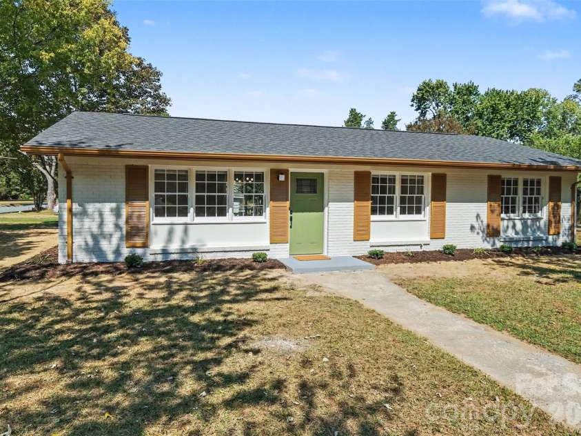 3801 Hillock Court, Charlotte, NC 28215.  MLS# CAR4432395, YatesRealty ID 55984. Front Exterior