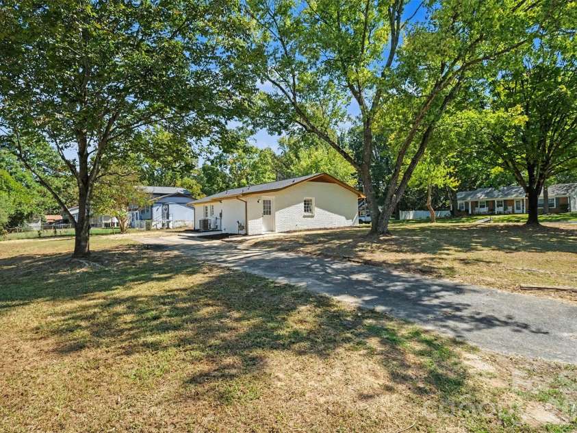 3801 Hillock Court, Charlotte, NC 28215.  MLS# CAR4432395, YatesRealty ID 55984. Spacious side driveway with ample parking space and mature trees.