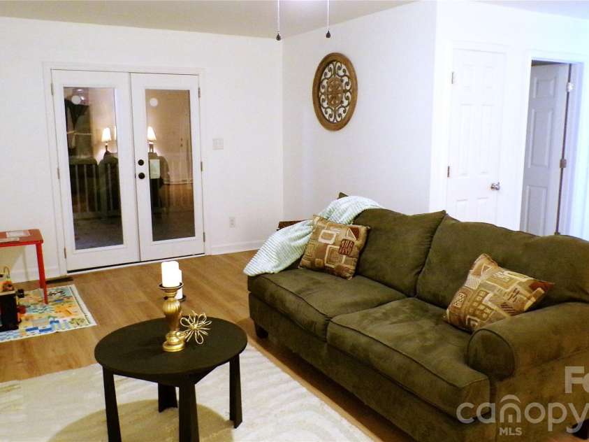 5504 Ilford Street, Charlotte, NC 28215.  MLS# CAR4432633, YatesRealty ID 55985. 
