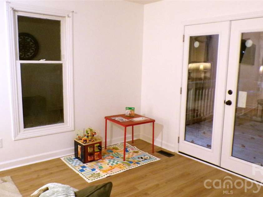 5504 Ilford Street, Charlotte, NC 28215.  MLS# CAR4432633, YatesRealty ID 55985. 