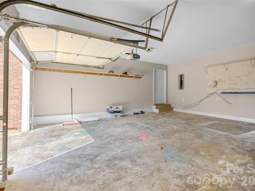 2065 Gary Lane, Hickory, NC 28602.  MLS# CAR4433074, YatesRealty ID 55987. 2 Car Garage, Newly Painted