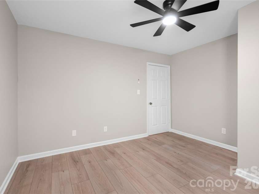 2065 Gary Lane, Hickory, NC 28602.  MLS# CAR4433074, YatesRealty ID 55987. 2nd Bedroom