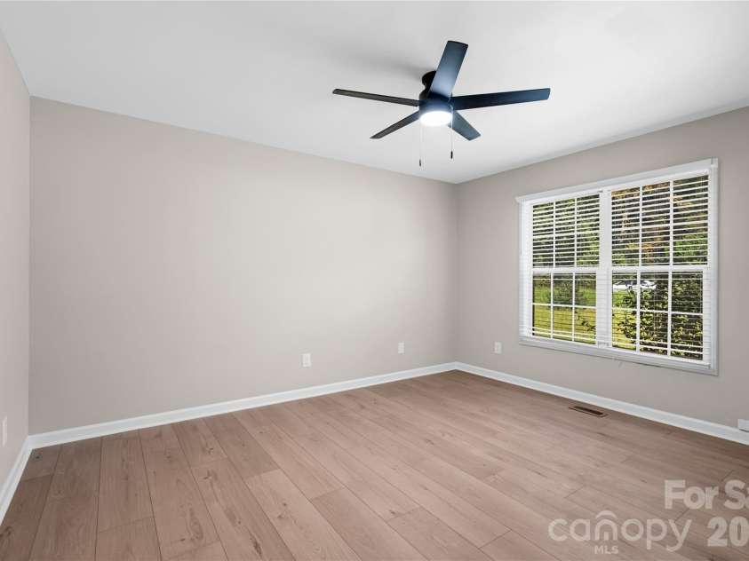 2065 Gary Lane, Hickory, NC 28602.  MLS# CAR4433074, YatesRealty ID 55987. 