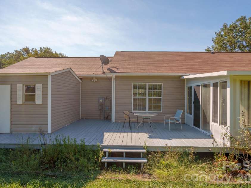 2065 Gary Lane, Hickory, NC 28602.  MLS# CAR4433074, YatesRealty ID 55987. PATIO AND STAIRS