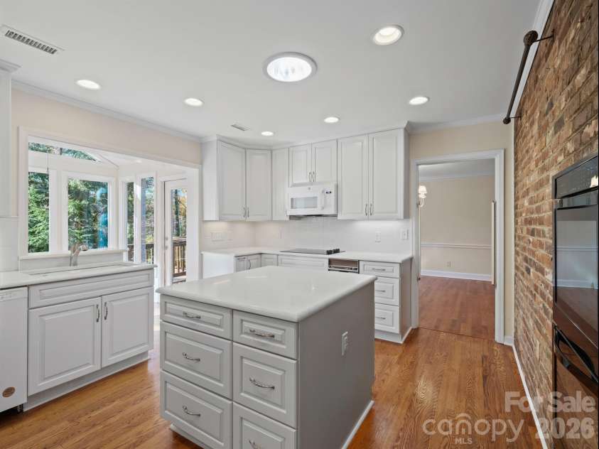 2111 Sagamore Road, Charlotte, NC 28209.  MLS# CAR4433189, YatesRealty ID 55988. 