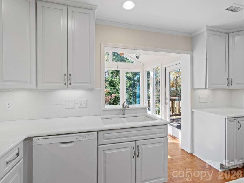 2111 Sagamore Road, Charlotte, NC 28209.  MLS# CAR4433189, YatesRealty ID 55988. 