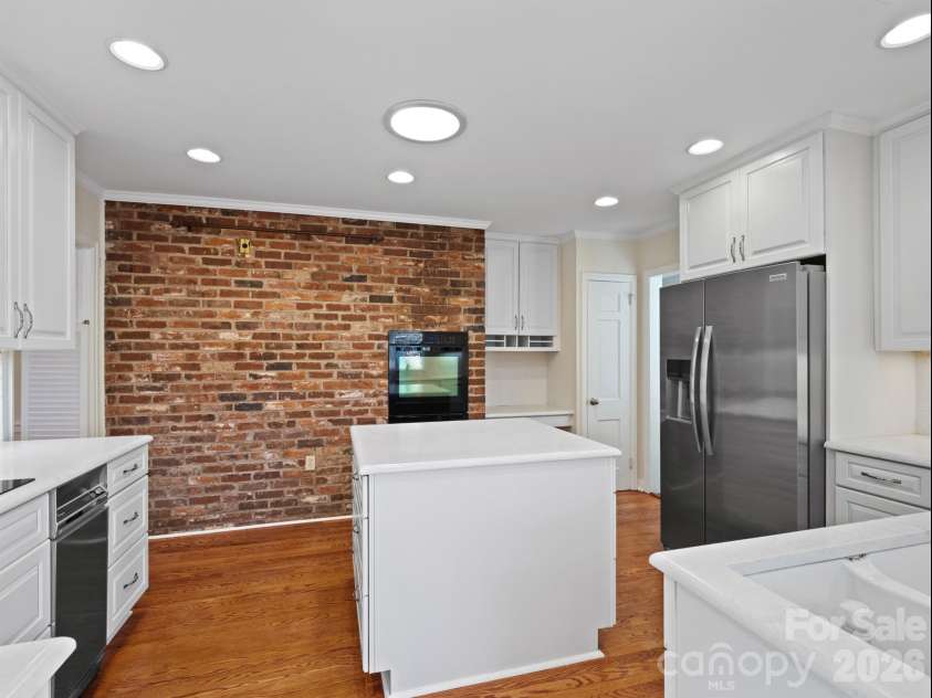 2111 Sagamore Road, Charlotte, NC 28209.  MLS# CAR4433189, YatesRealty ID 55988. 