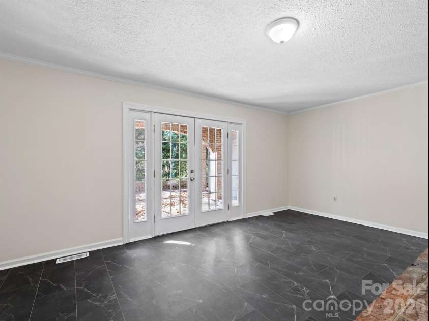 2111 Sagamore Road, Charlotte, NC 28209.  MLS# CAR4433189, YatesRealty ID 55988. 