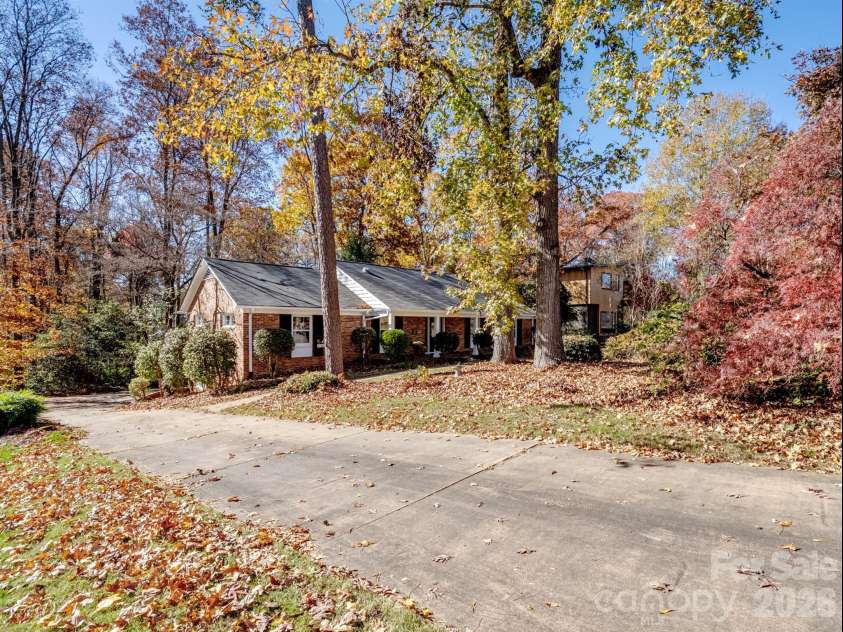 2111 Sagamore Road, Charlotte, NC 28209.  MLS# CAR4433189, YatesRealty ID 55988. 