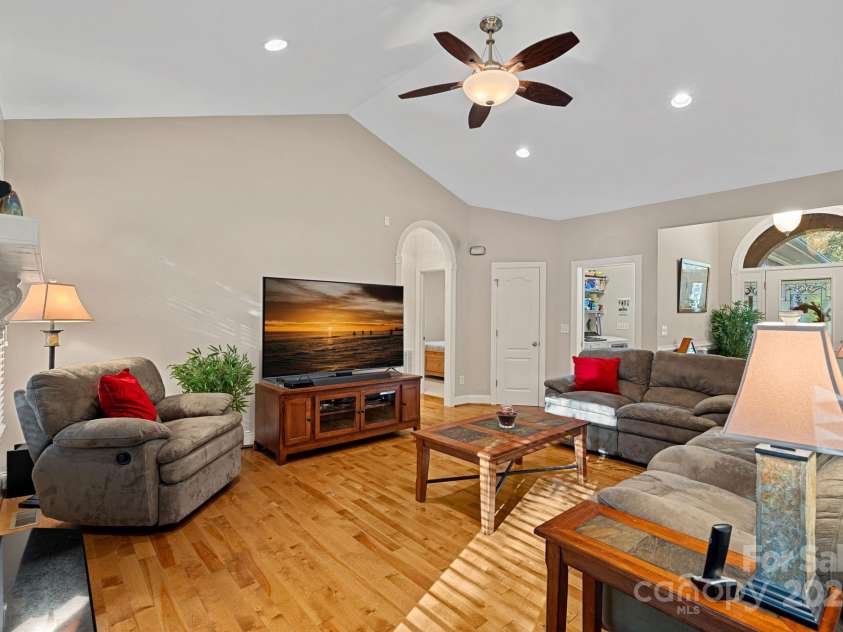 115 Hawk Run Lane, Troutman, NC 28166.  MLS# CAR4190327, YatesRealty ID 5599. 