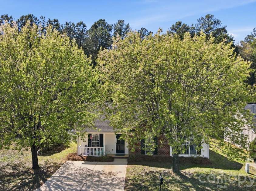 555 Annalinde Lane, Rock Hill, SC 29732.  MLS# CAR4359348, YatesRealty ID 5599. 555 Annalinde Lane
