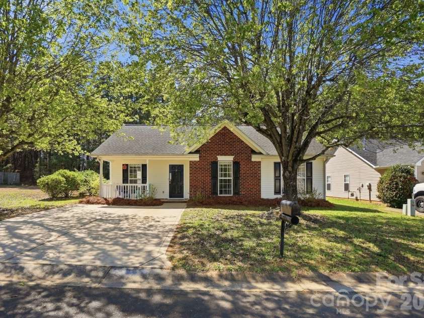 555 Annalinde Lane, Rock Hill, SC 29732.  MLS# CAR4359348, YatesRealty ID 5599. 