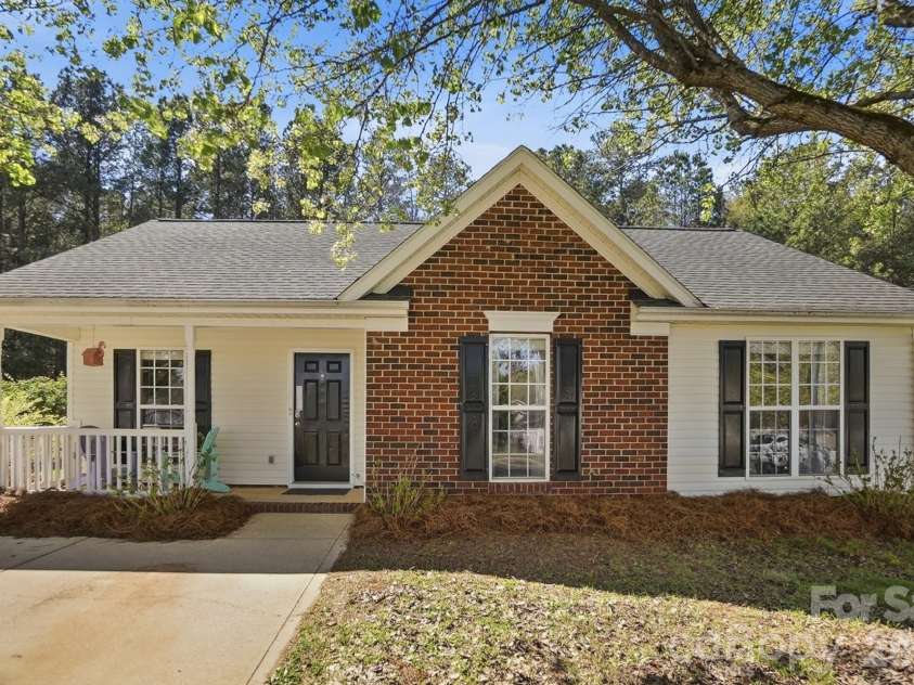 555 Annalinde Lane, Rock Hill, SC 29732.  MLS# CAR4359348, YatesRealty ID 5599. 