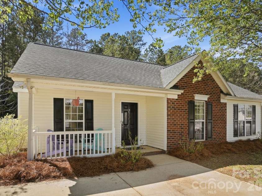 555 Annalinde Lane, Rock Hill, SC 29732.  MLS# CAR4359348, YatesRealty ID 5599. 