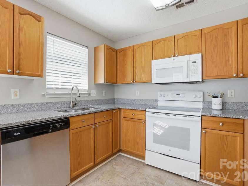 555 Annalinde Lane, Rock Hill, SC 29732.  MLS# CAR4359348, YatesRealty ID 5599. 