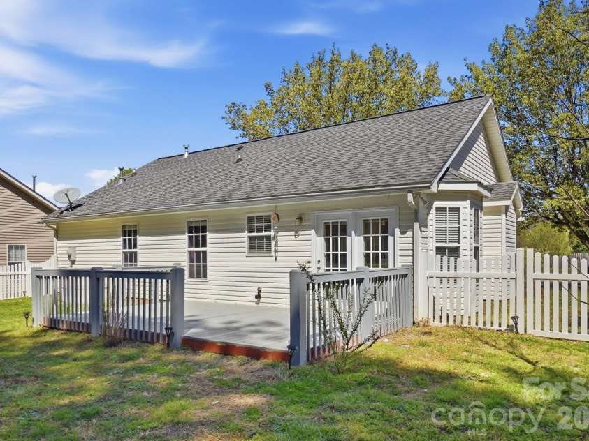 555 Annalinde Lane, Rock Hill, SC 29732.  MLS# CAR4359348, YatesRealty ID 5599. 
