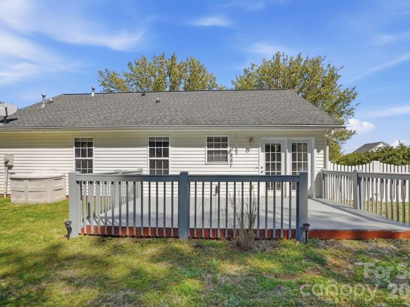 555 Annalinde Lane, Rock Hill, SC 29732.  MLS# CAR4359348, YatesRealty ID 5599. 