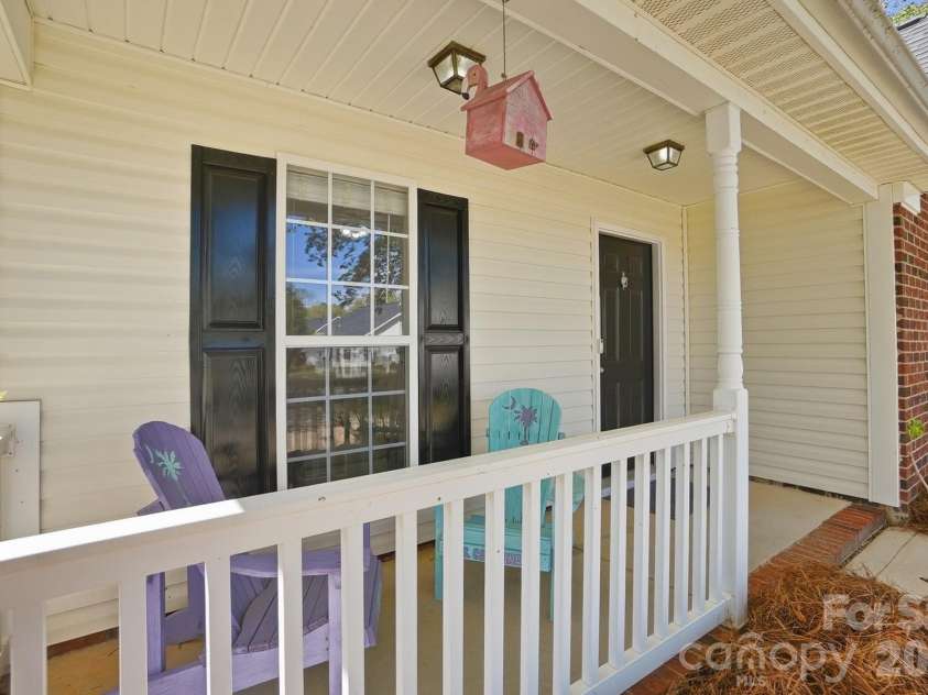 555 Annalinde Lane, Rock Hill, SC 29732.  MLS# CAR4359348, YatesRealty ID 5599. CCovered front porch