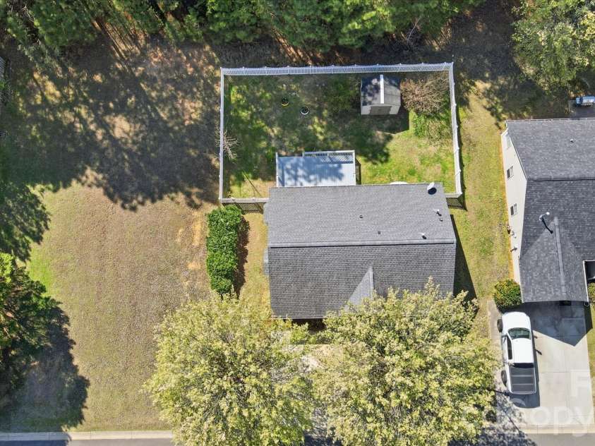 555 Annalinde Lane, Rock Hill, SC 29732.  MLS# CAR4359348, YatesRealty ID 5599. Fenced backyard