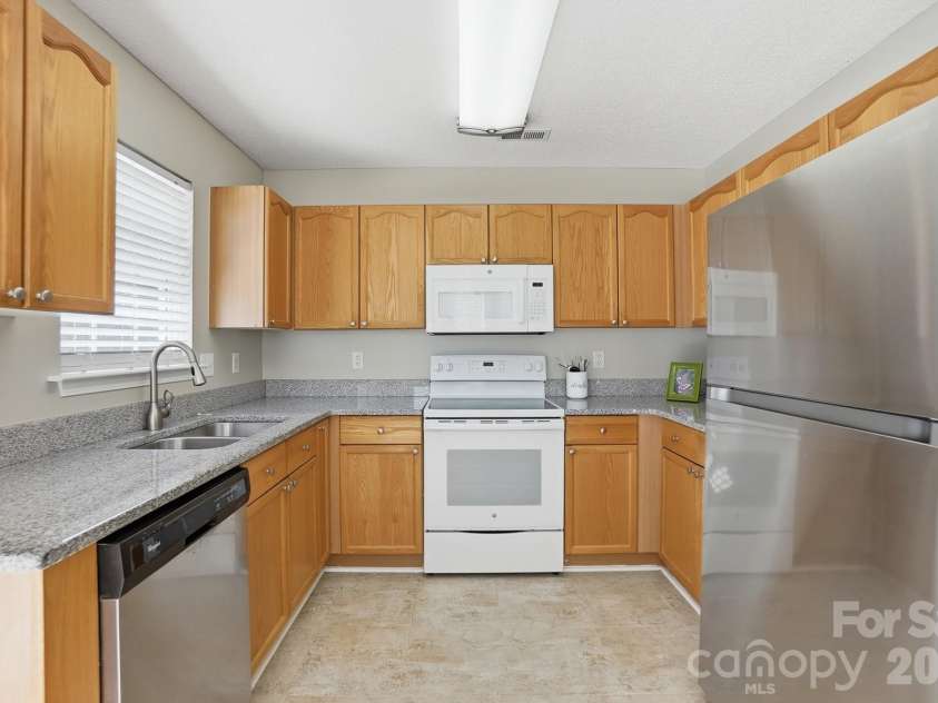 555 Annalinde Lane, Rock Hill, SC 29732.  MLS# CAR4359348, YatesRealty ID 5599. Kitchen