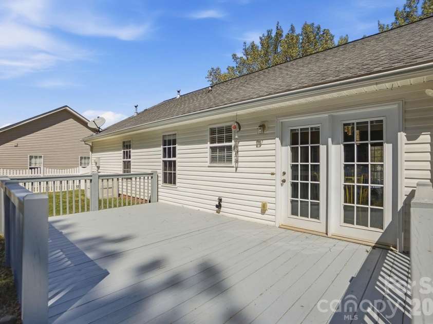 555 Annalinde Lane, Rock Hill, SC 29732.  MLS# CAR4359348, YatesRealty ID 5599. Large Deck