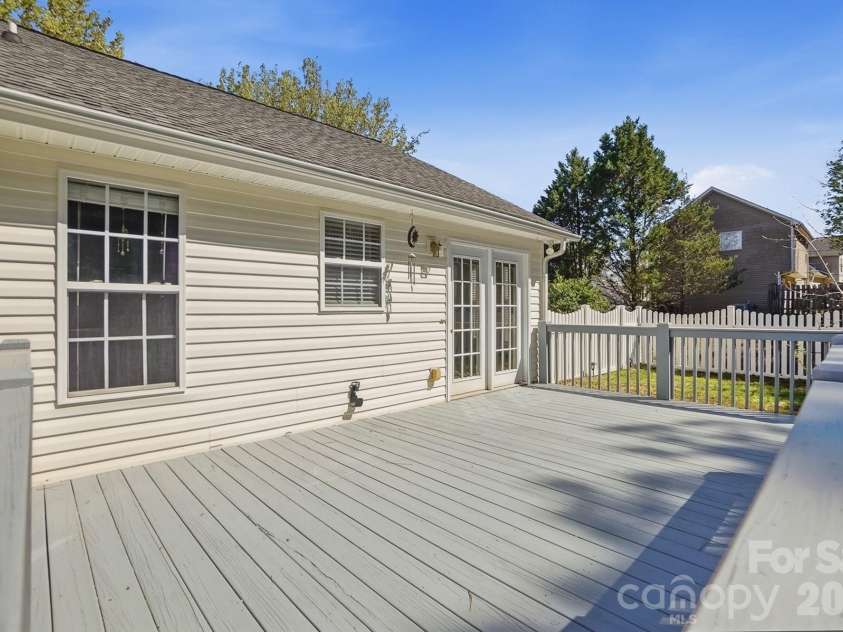555 Annalinde Lane, Rock Hill, SC 29732.  MLS# CAR4359348, YatesRealty ID 5599. Large Deck