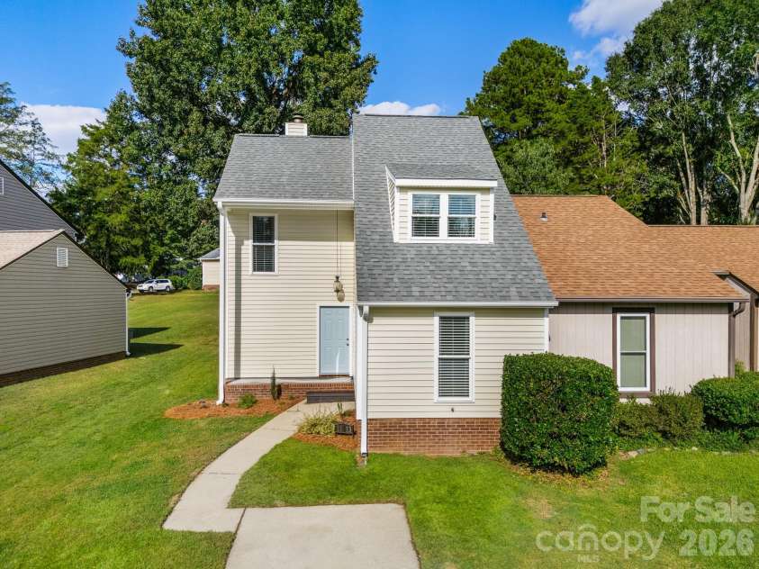11413 Kingfisher Drive, Charlotte, NC 28226.  MLS# CAR4432492, YatesRealty ID 55990. 