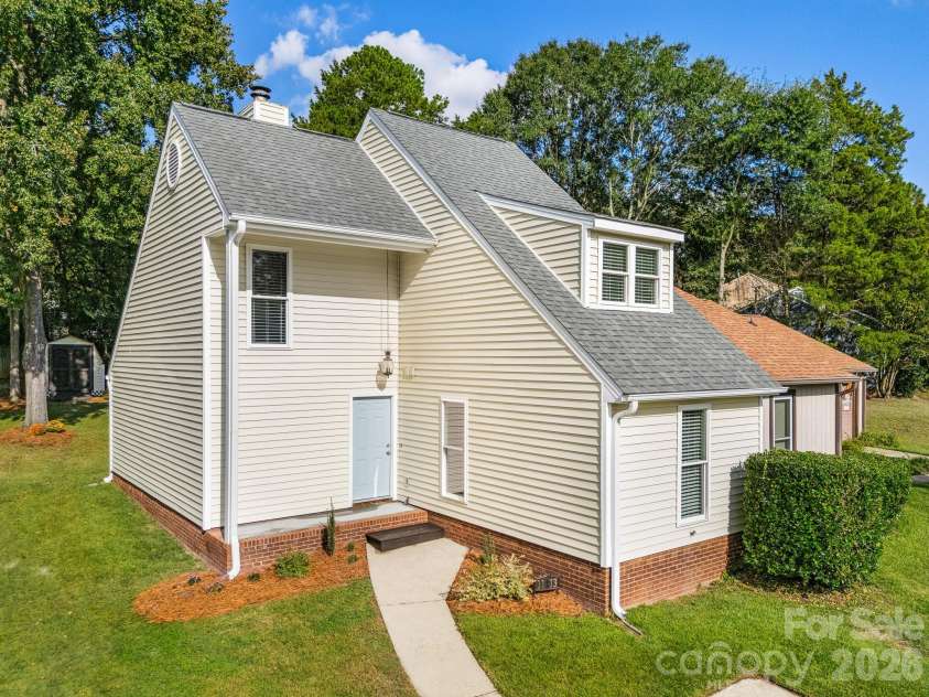 11413 Kingfisher Drive, Charlotte, NC 28226.  MLS# CAR4432492, YatesRealty ID 55990. 