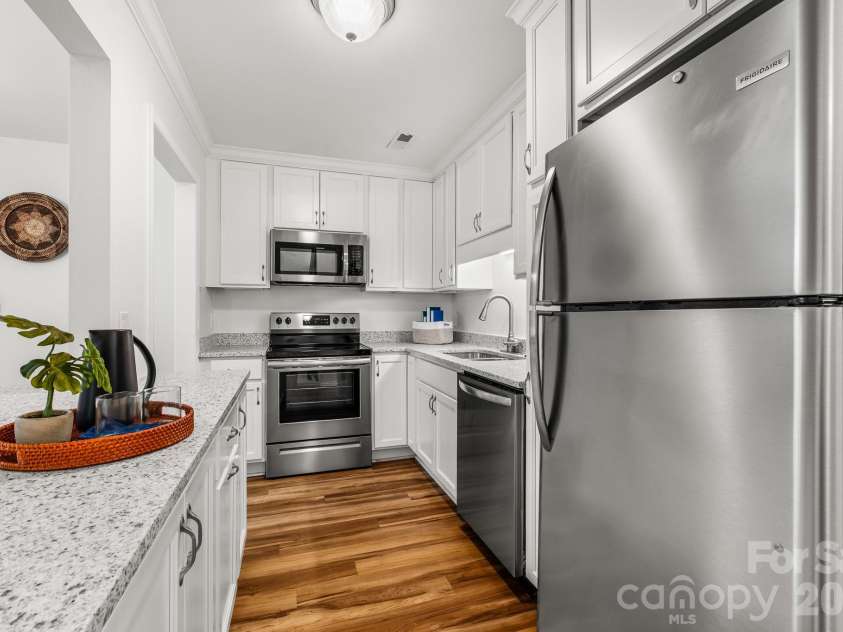 11413 Kingfisher Drive, Charlotte, NC 28226.  MLS# CAR4432492, YatesRealty ID 55990. 