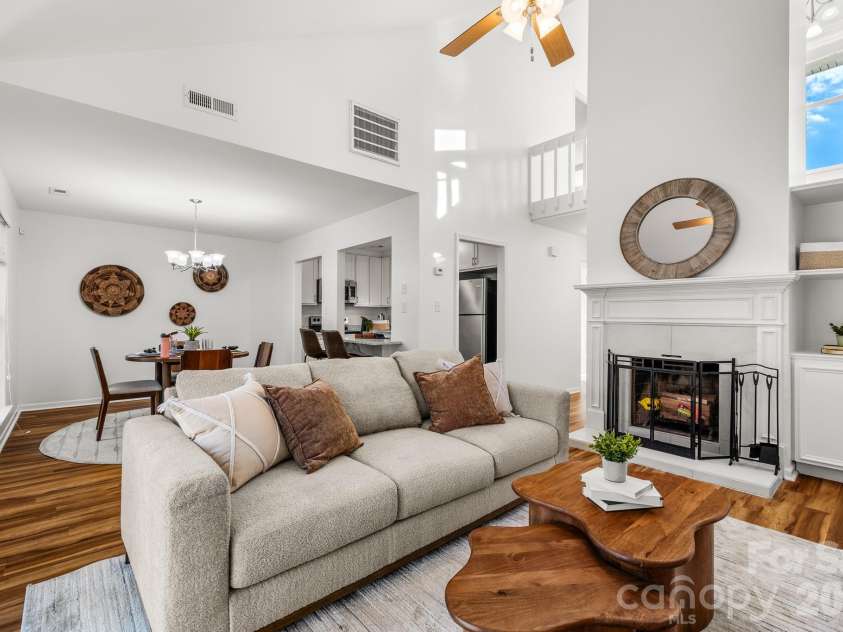 11413 Kingfisher Drive, Charlotte, NC 28226.  MLS# CAR4432492, YatesRealty ID 55990. 