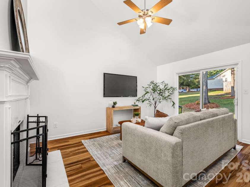 11413 Kingfisher Drive, Charlotte, NC 28226.  MLS# CAR4432492, YatesRealty ID 55990. 