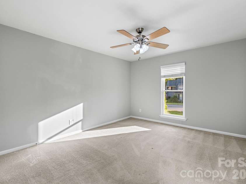 11413 Kingfisher Drive, Charlotte, NC 28226.  MLS# CAR4432492, YatesRealty ID 55990. 