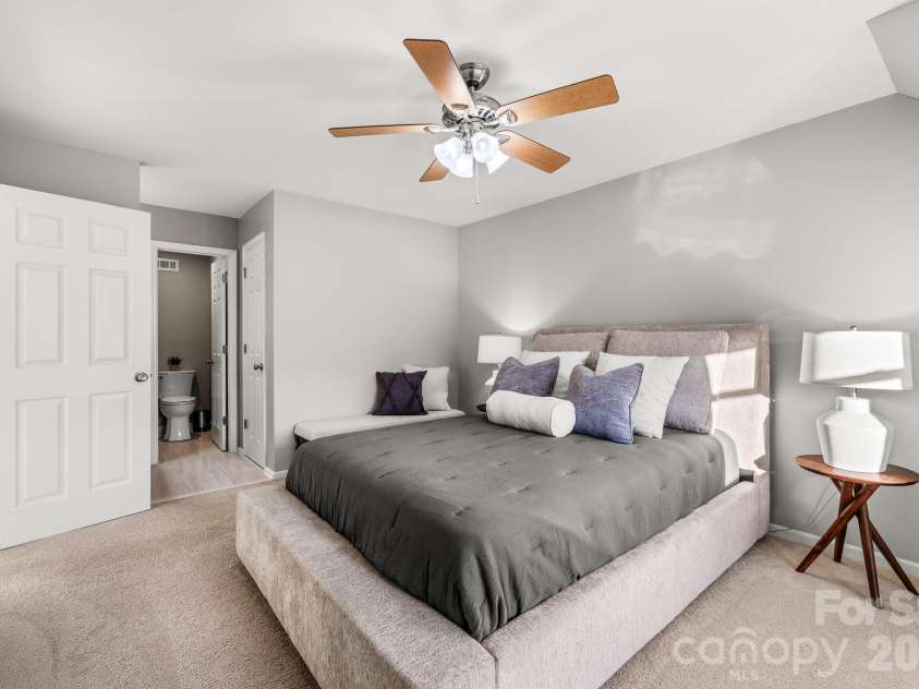 11413 Kingfisher Drive, Charlotte, NC 28226.  MLS# CAR4432492, YatesRealty ID 55990. 
