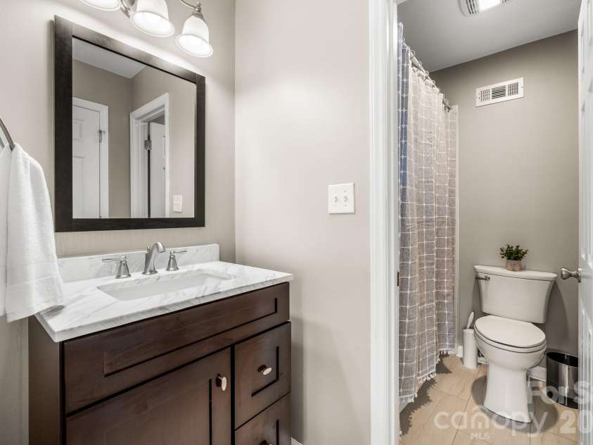 11413 Kingfisher Drive, Charlotte, NC 28226.  MLS# CAR4432492, YatesRealty ID 55990. 