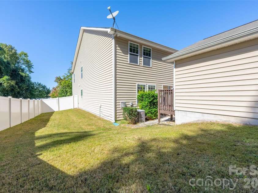 13102 Heath Grove Drive, Huntersville, NC 28078.  MLS# CAR4432649, YatesRealty ID 55991. 