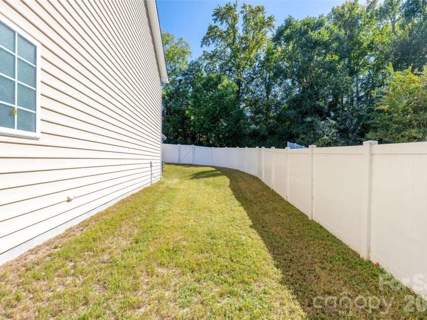 13102 Heath Grove Drive, Huntersville, NC 28078.  MLS# CAR4432649, YatesRealty ID 55991. 