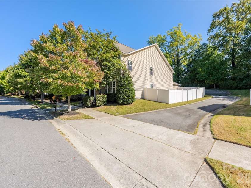 13102 Heath Grove Drive, Huntersville, NC 28078.  MLS# CAR4432649, YatesRealty ID 55991. 