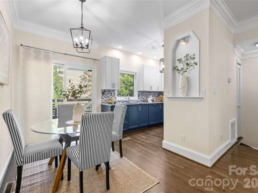322 10th Street, Charlotte, NC 28202.  MLS# CAR4432543, YatesRealty ID 55995. 