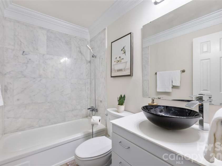 322 10th Street, Charlotte, NC 28202.  MLS# CAR4432543, YatesRealty ID 55995. 