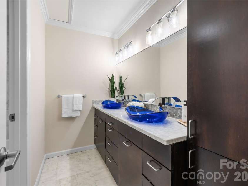 322 10th Street, Charlotte, NC 28202.  MLS# CAR4432543, YatesRealty ID 55995. 