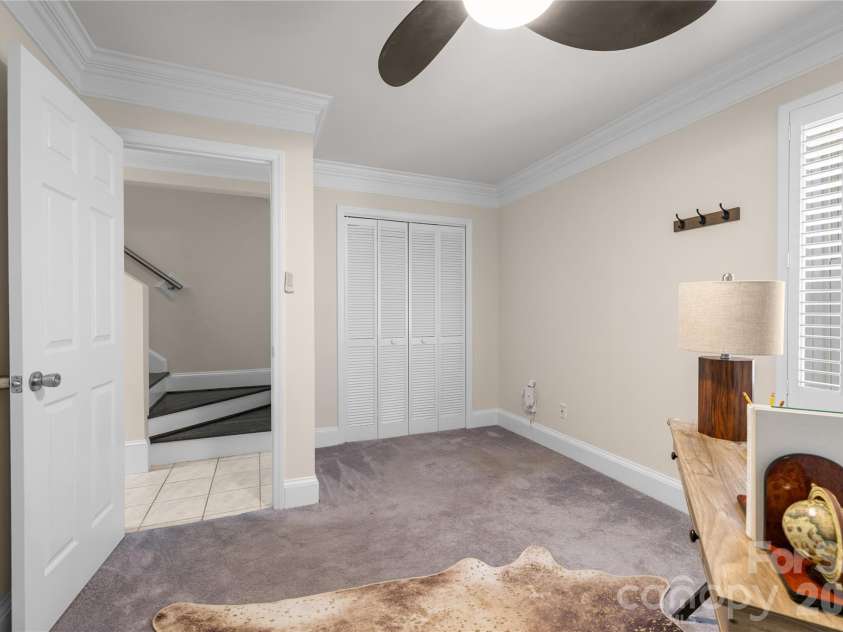 322 10th Street, Charlotte, NC 28202.  MLS# CAR4432543, YatesRealty ID 55995. 