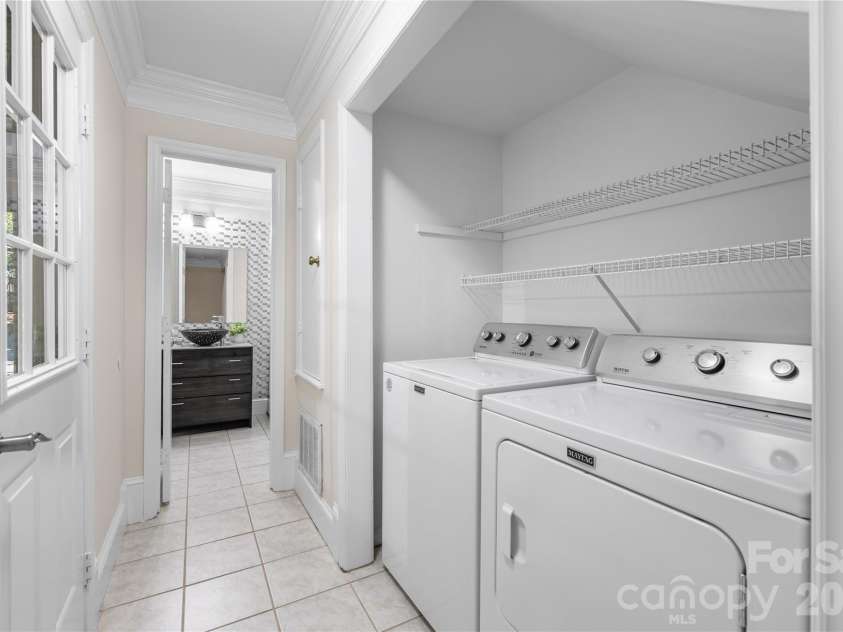 322 10th Street, Charlotte, NC 28202.  MLS# CAR4432543, YatesRealty ID 55995. 