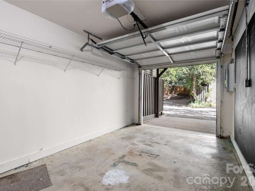 322 10th Street, Charlotte, NC 28202.  MLS# CAR4432543, YatesRealty ID 55995. 