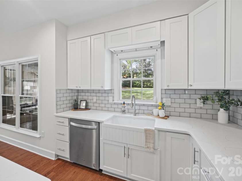 12600 Parks Farm Lane, Charlotte, NC 28277.  MLS# CAR4431325, YatesRealty ID 55999. Kitchen