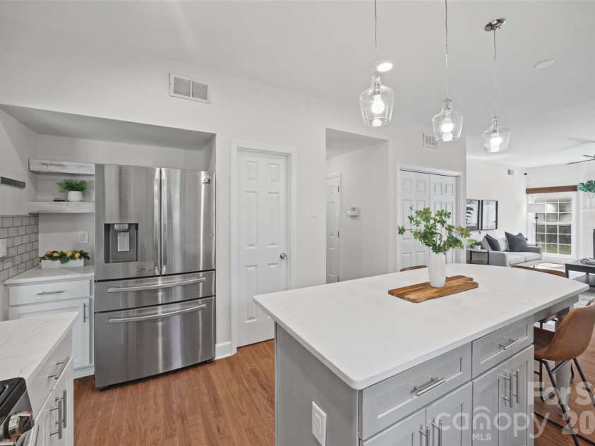 12600 Parks Farm Lane, Charlotte, NC 28277.  MLS# CAR4431325, YatesRealty ID 55999. Kitchen